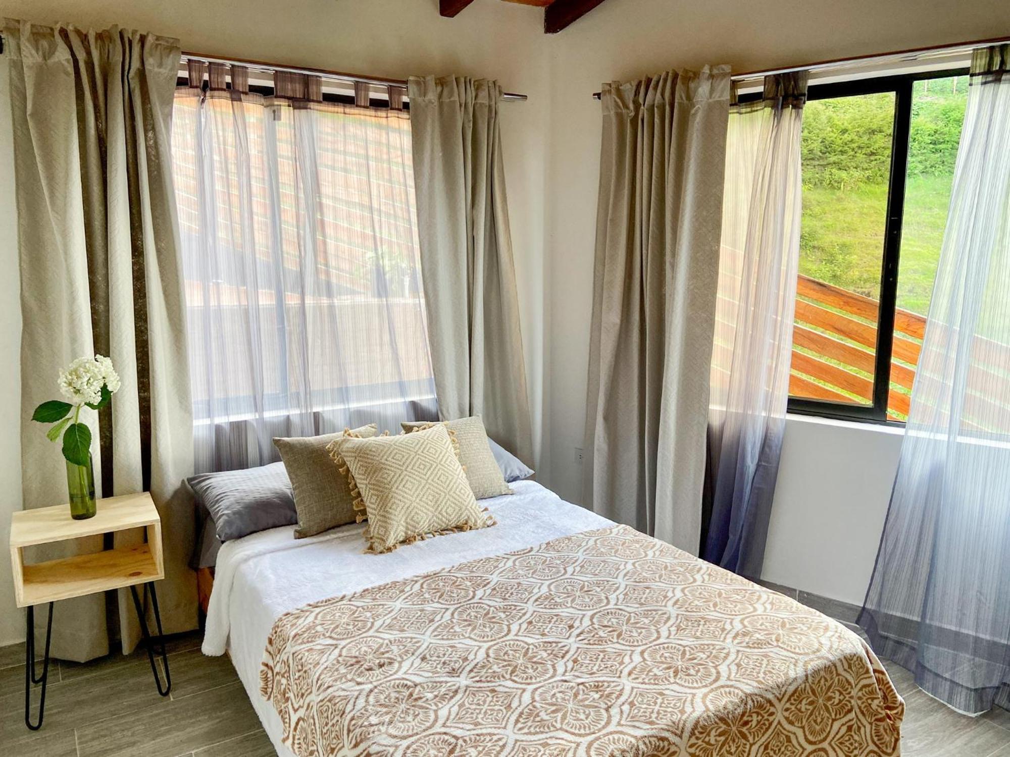 Cabanas Con Jacuzzi Y Chimenea - Casa Floral, Marinilla Extérieur photo